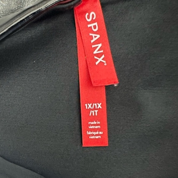 SPANXshape Faux Leather Patent Laggings - Picture 10 of 12